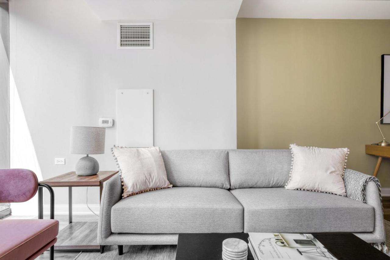 Apartment Loop W Gym Pool Lounge 1 Block From L Chi-694 Chicago