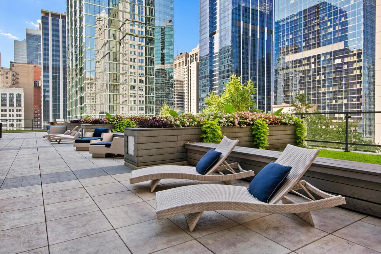 Loop W Gym Pool Lounge 1 Block From L Chi-694 *